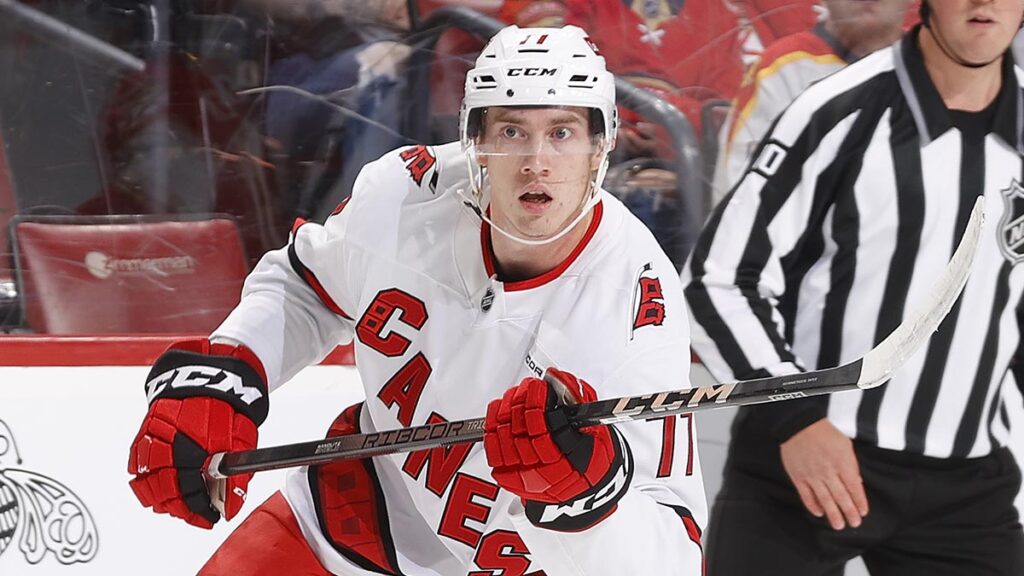 Hurricanes sign Brind’Amour