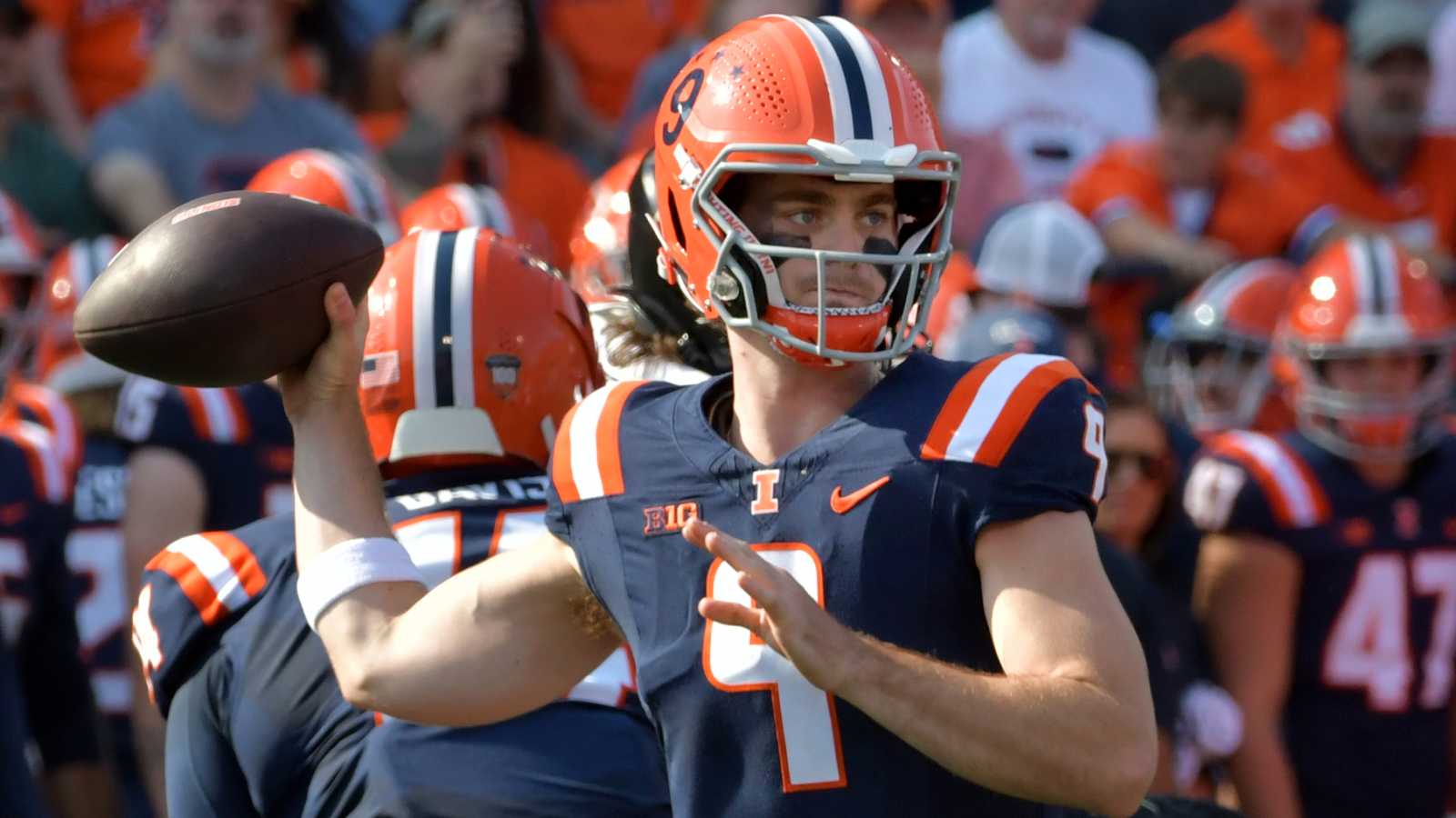 Illinois visits top-ranked Oregon in Big Ten showdown