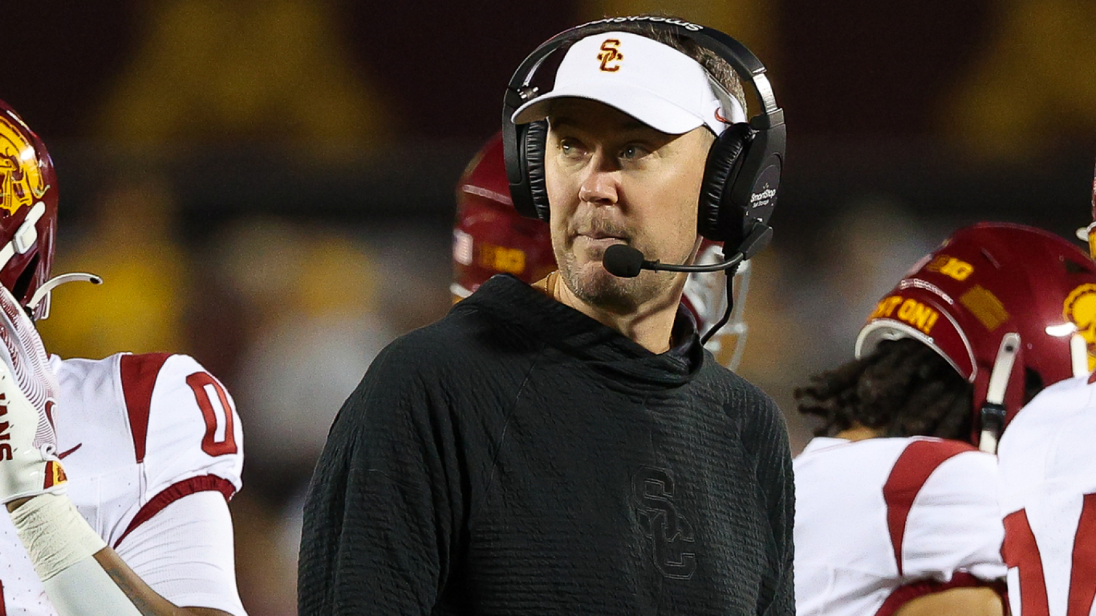 Lincoln Riley calls timeout with one second left before halftime just to kneel