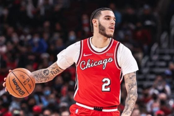 Lonzo Ball to rest wrist injury, avoiding surgery