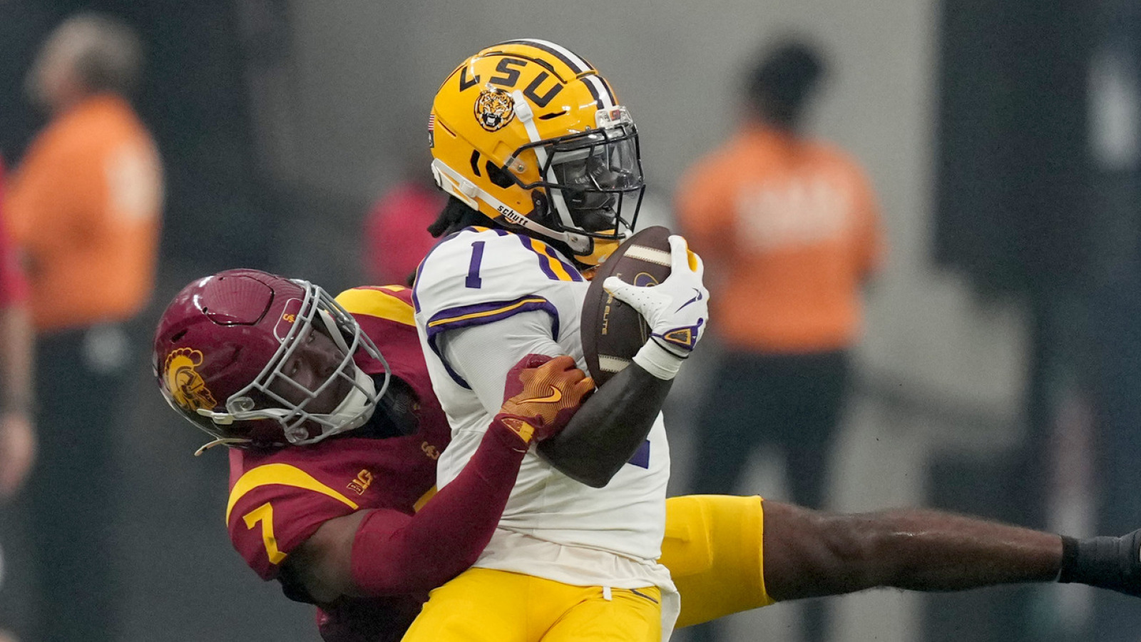 Super sophomore setting tone for USC's improved defense