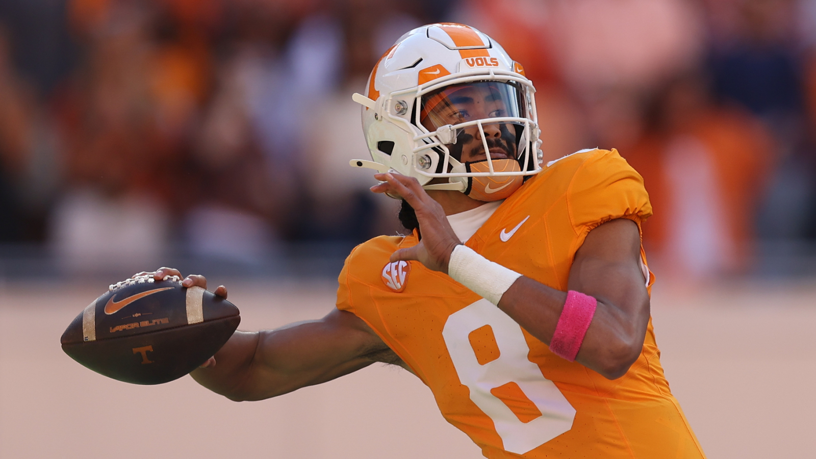 Tennessee QB Nico Iamaleava dealing with hip injury vs. Alabama