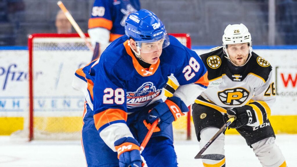 Avalanche get Dufour from Islanders