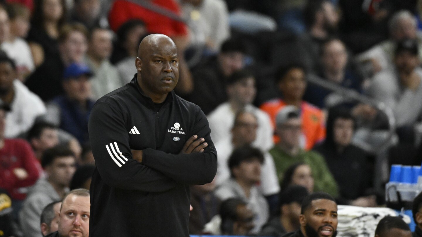 Chris Crutchfield receives three-year extension after leading Omaha to first NCAA bid