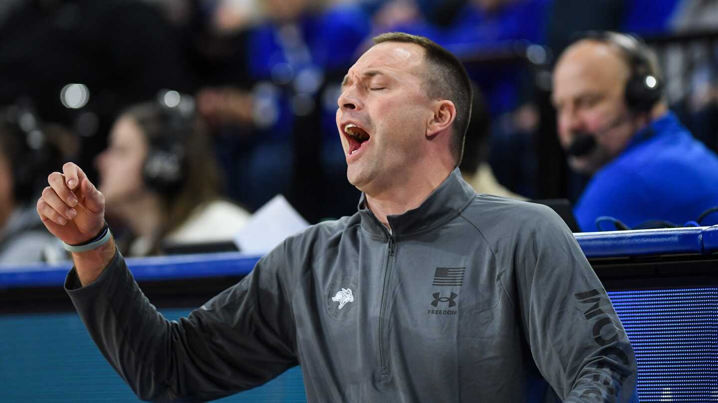 Drake hires South Dakota State’s Eric Henderson to replace Ben McCollum, who left for Iowa