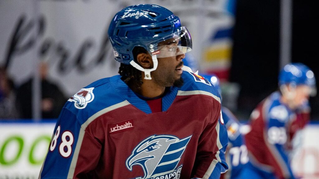 Flyers trade for Eagles’ Smith