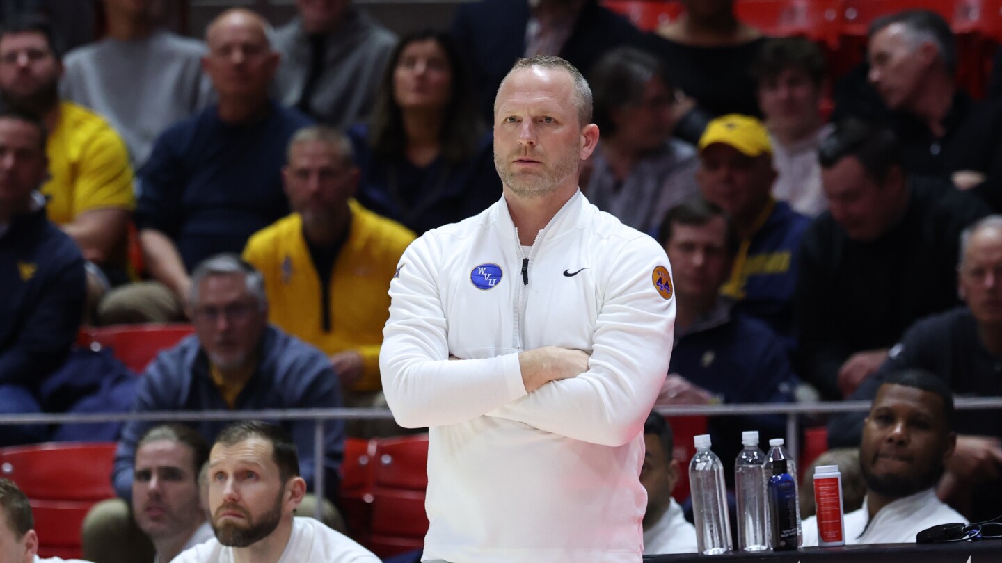 Indiana hires Darian DeVries away from West Virginia as new head coach