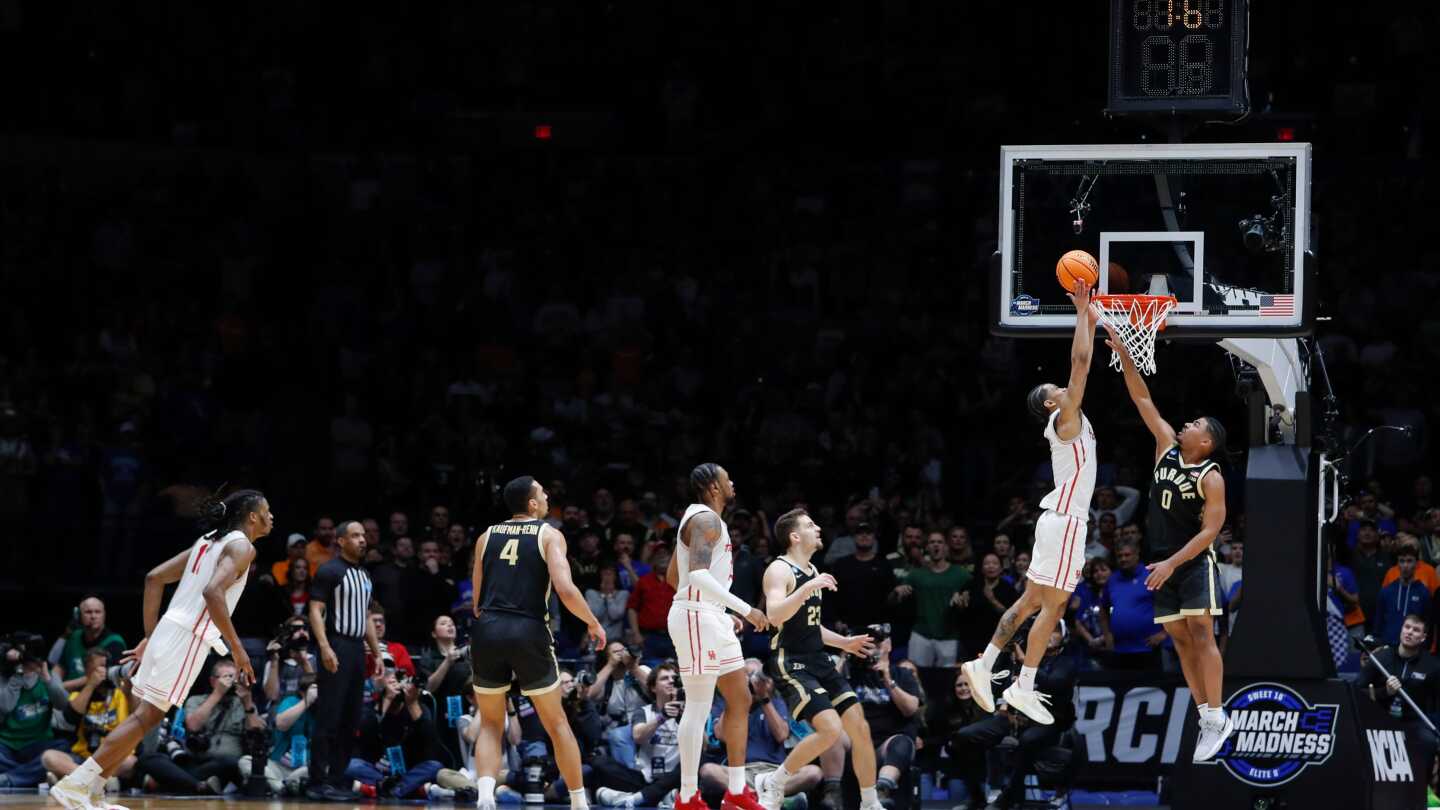 Milos Uzan’s late bucket on inbound play sends Houston into Elite Eight with 62-60 win over Purdue