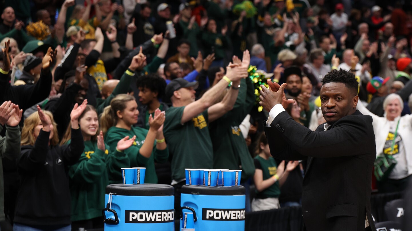 Tony Skinn agrees to contract extension as George Mason’s basketball coach