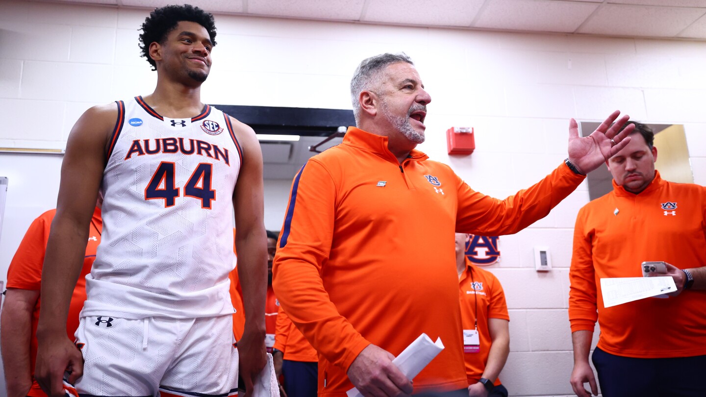 Top overall seed Auburn reaches first Sweet 16 since 2019, turning away Creighton 82-70