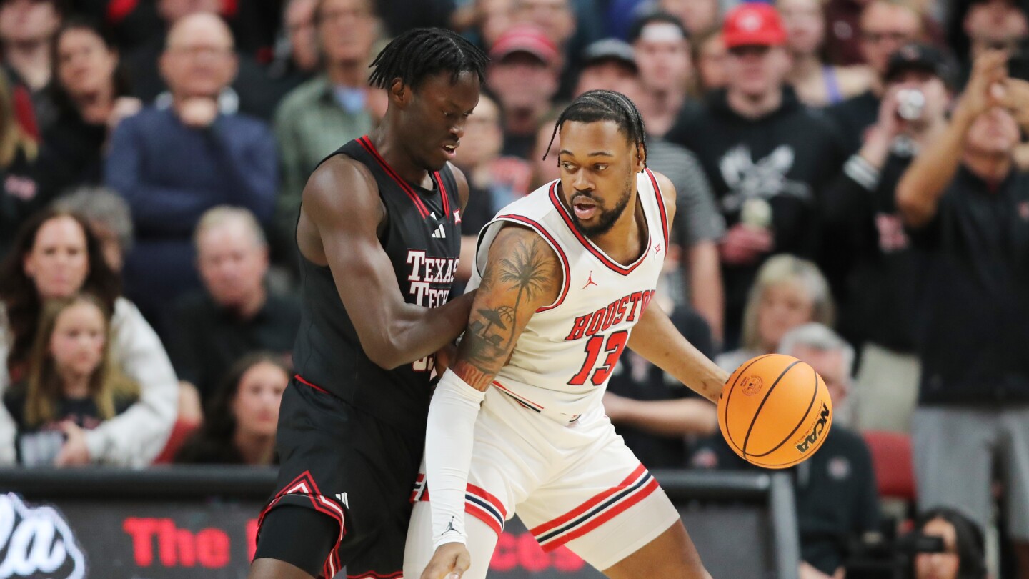 After 149 wins over 6 seasons, J’Wan Roberts needs 1 more in last game for Houston’s 1st NCAA title