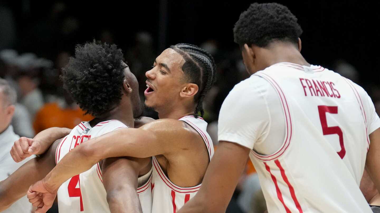 Houston defense thrives on bringing out the ugly during latest March Madness run