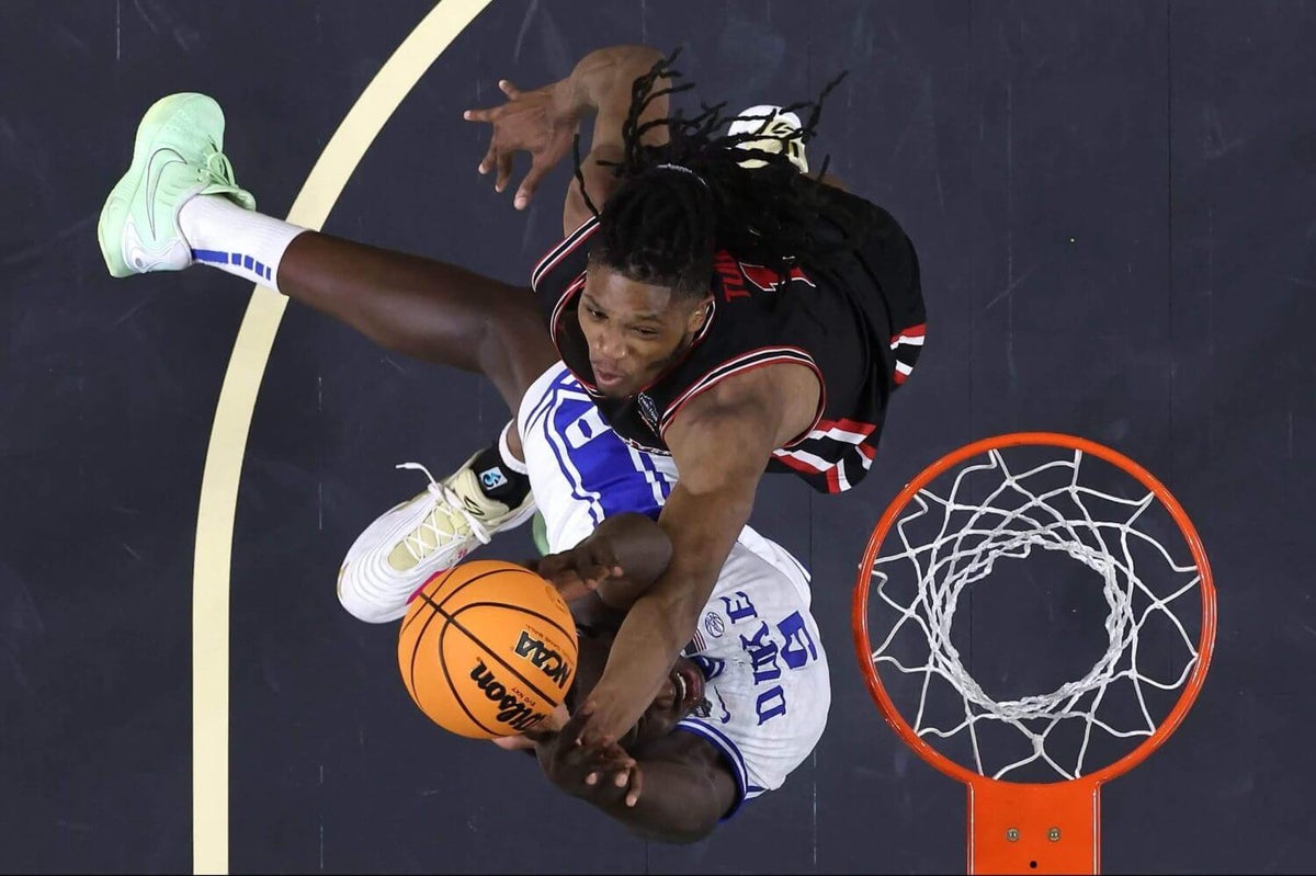 Houston shocks Duke, and suddenly this NCAA Tournament has a new legacy, with echoes of 1983