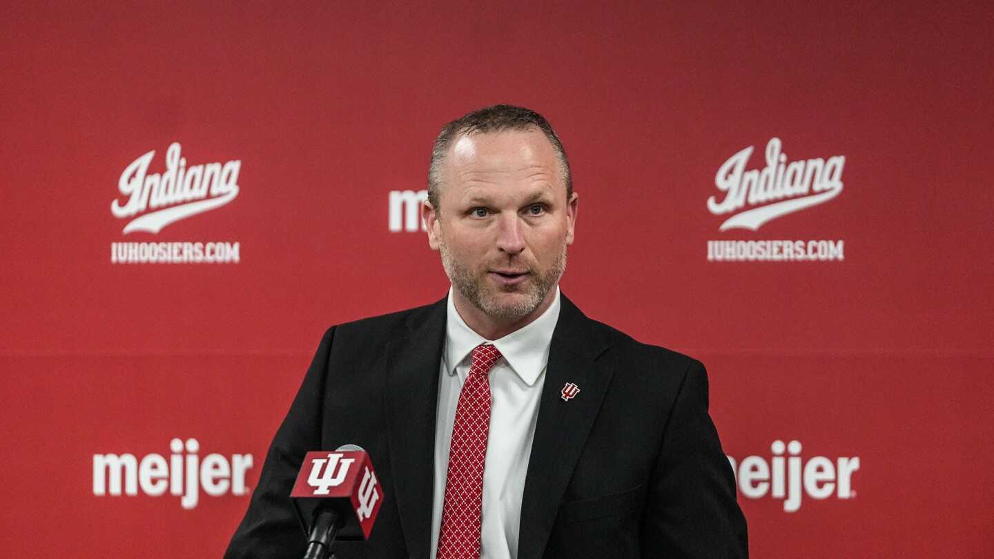 New Indiana coach Darian DeVries will make $27 million over 6 years plus incentives