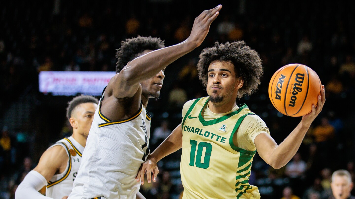 Nik Graves leaving Charlotte for Creighton, Magoon Gwath takes name out of portal