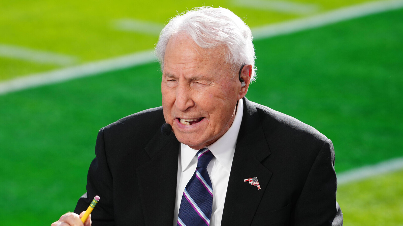 Sports world pays tribute to Lee Corso after retirement news