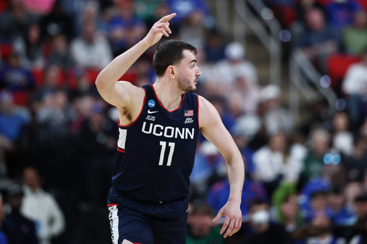 UConn star forward Alex Karaban returning to Huskies for senior season
