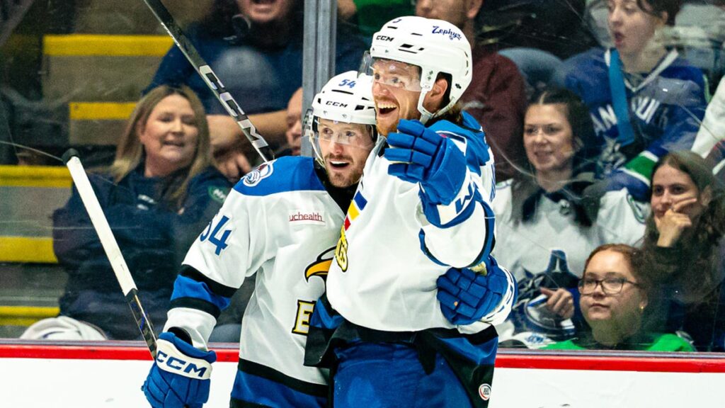 Eagles solve Šilovs, square series