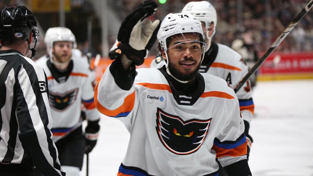 Pearls of Wisdom lead Phantoms in Game 2