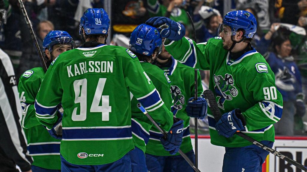 Šilovs, Canucks shut down Eagles in Game 1