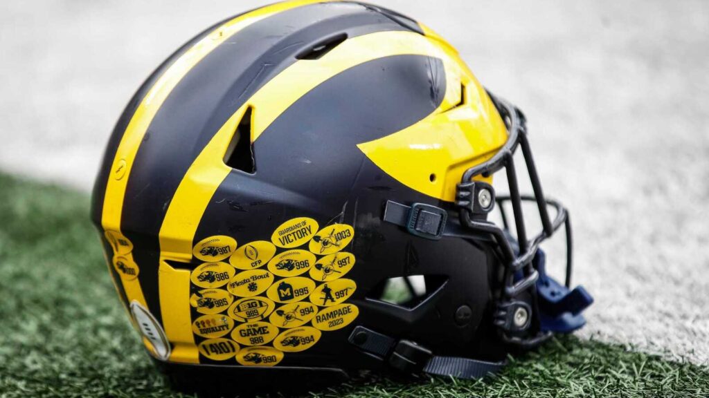 Michigan DL 'machine' helps school land four-star over Alabama