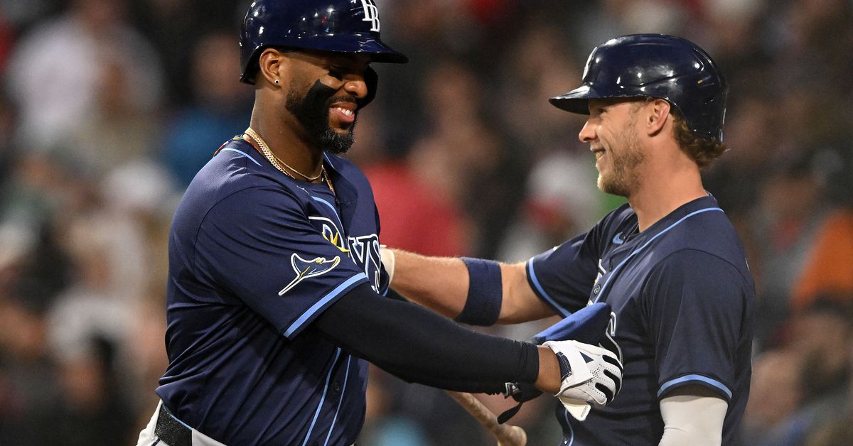 Rays 10, Red Sox 8 (F/11): Live to tie another day