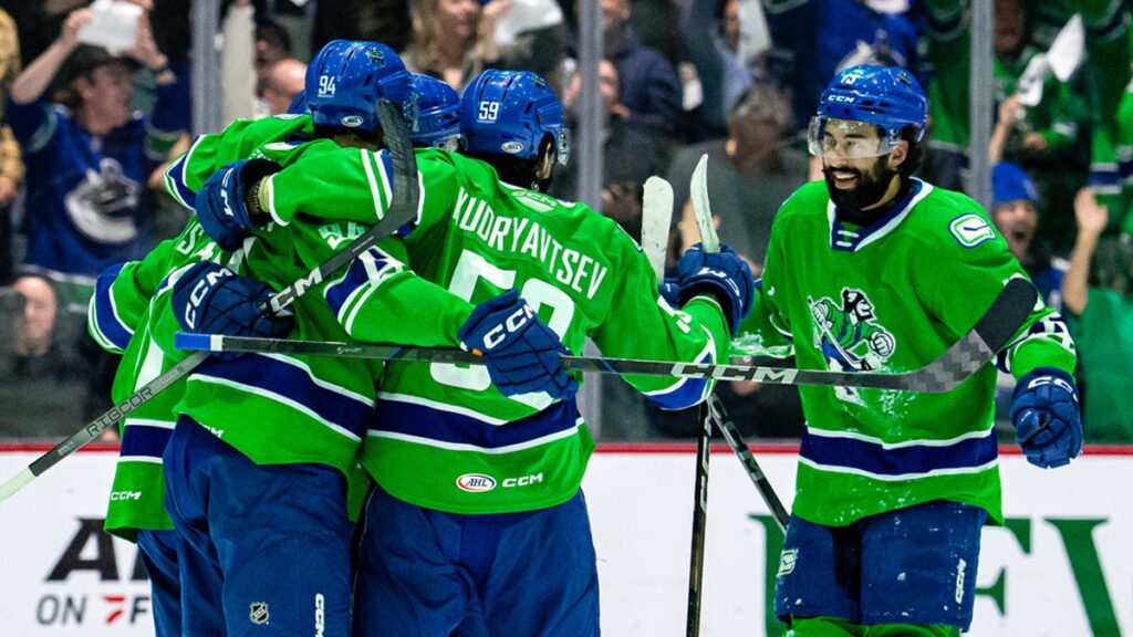 Šilovs, Canucks hang another zero, take 2-0 series lead