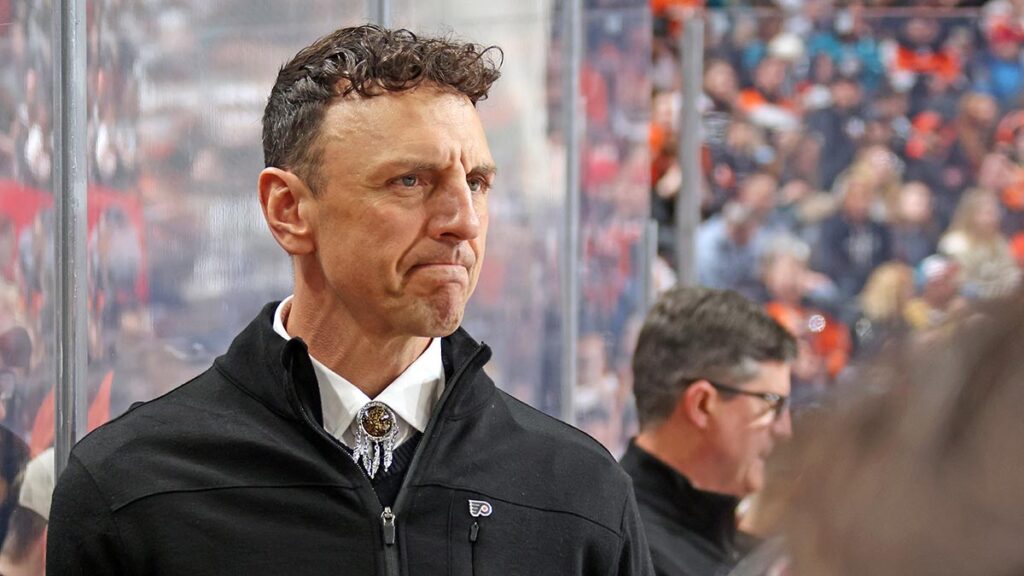 Islanders turning to Thompson to restore identity
