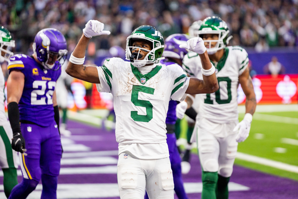 Week 4 Fantasy Football Start/Sit Advanced Stats featuring Garrett Wilson and other top NFL players.