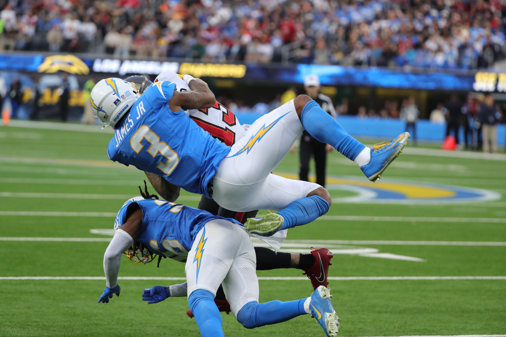 Derwin James of the Los Angeles Chargers tackles Mike Evans the week prior to being featured in the Week 4 IDP Start Sit Fantasy Football article.