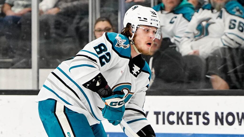 Flyers acquire Guryev from Sharks