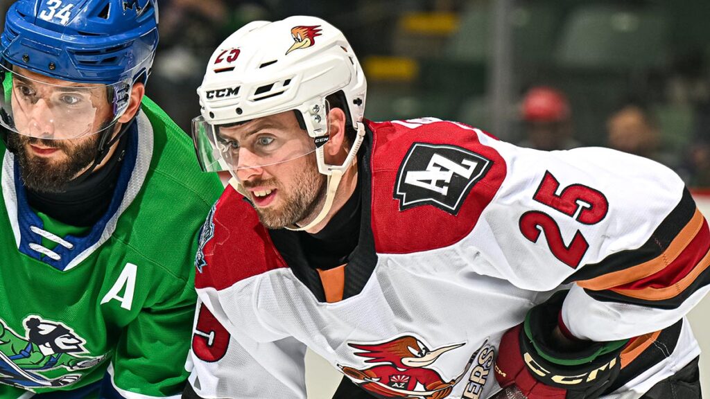Roadrunners sign Walker to one-year deal