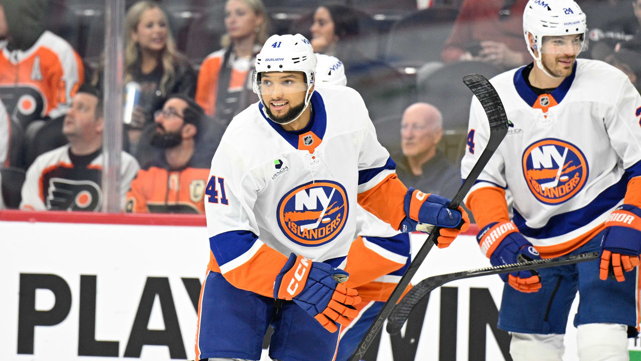Warren fulfills lifelong dream, makes NHL debut for hometown Islanders