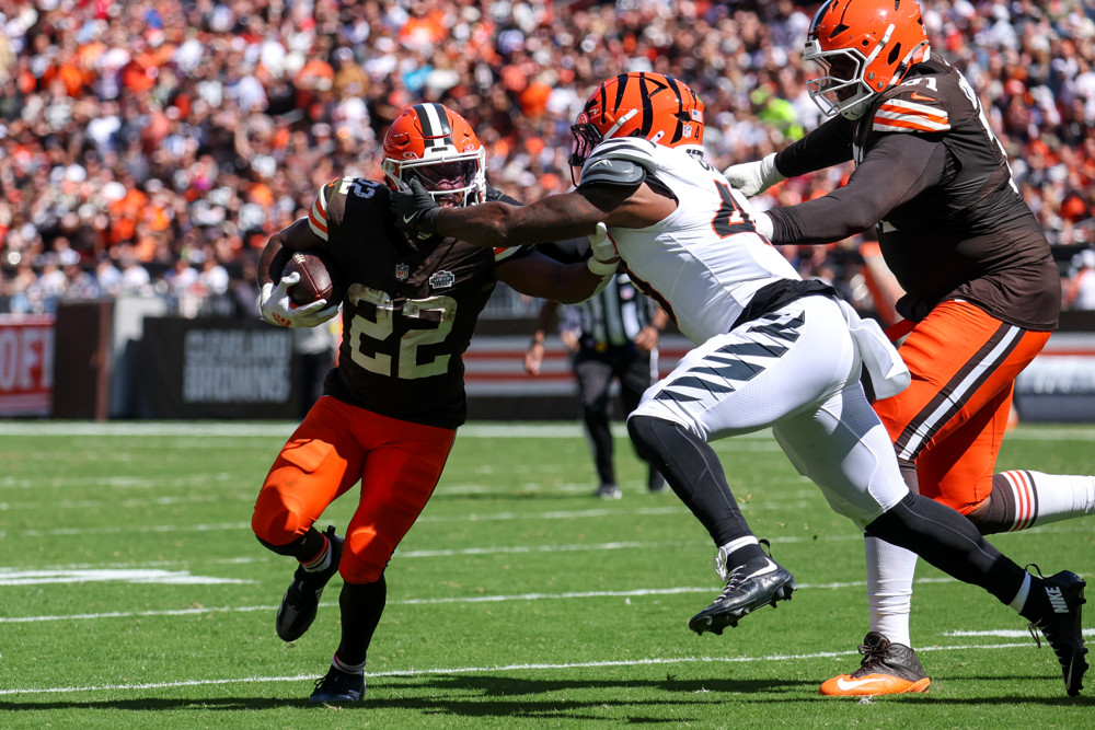 Barrett Carter makes a featured Week 7 IDP Waiver Wire Pickups tackle on Dylan Sampson.