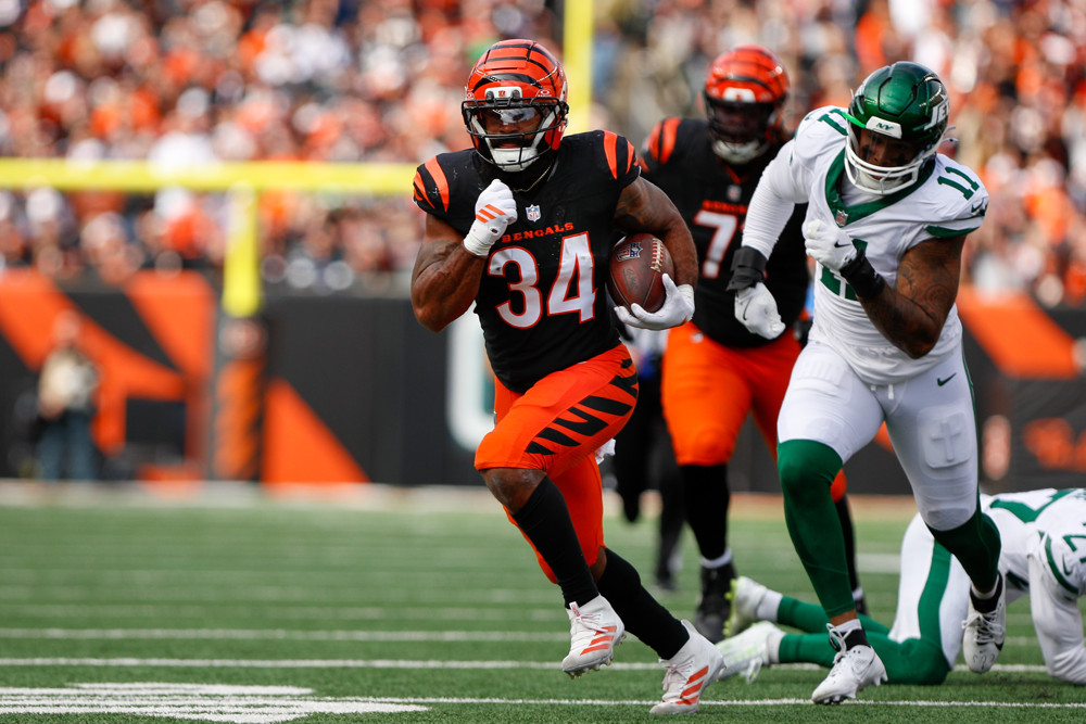 Samaje Perine featured in the Week 9 Waiver Wire Fantasy Football Pickups for the Cincinnati Bengals.
