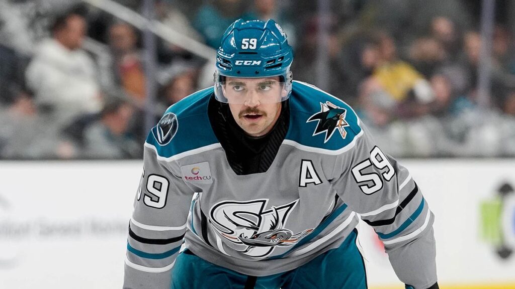 Canucks acquire Clayton from San Jose