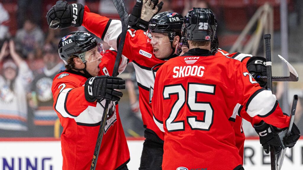 Checkers rout Thunderbirds in series opener