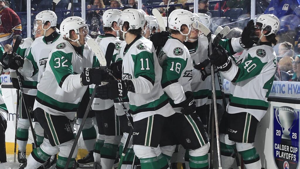 Late rally keep Stars alive