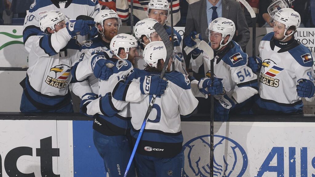 Eagles roll a lucky seven to take 3-2 series lead